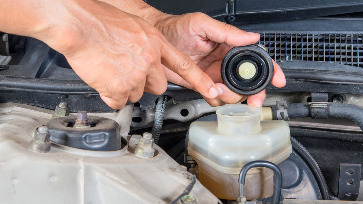 9 روغن خودرو که باید به طور معمول بررسی شود